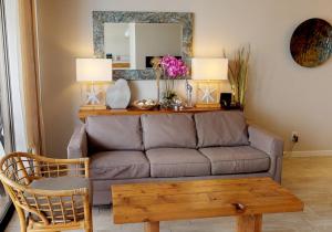 Block to Beach! Waikiki Banyan 21st Floor Deluxe Ocean View (12108)