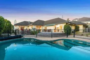 Cosy En-Suite Room with Private Restroom- AC & free parking - Whitford