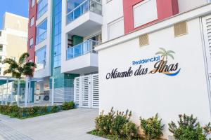 Apto amplo de 3 dormitórios próximo da praia - 0222