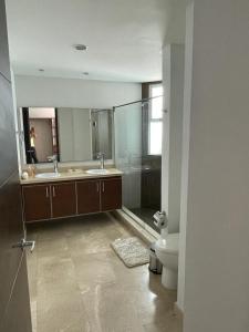 Lujoso Penthouse Duplex 403m2 con Terraza Privada y vista al mar