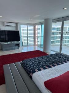 Lujoso Penthouse Duplex 403m2 con Terraza Privada y vista al mar