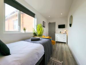 Contractor Stays - Fast WiFi, Free Parking