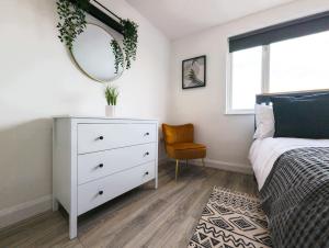 Contractor Stays - Fast WiFi, Free Parking