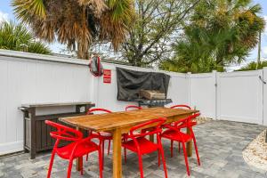 PCB 5-Min Walk to Beach! Heated Pool, Sleeps 11