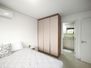 Apto metros da Praia de Palmas - 0229