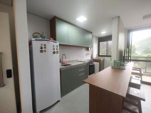 Apto metros da Praia de Palmas - 0229