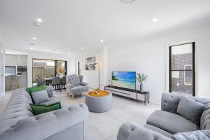 Modern 4BD Family Retreat Near Leppington