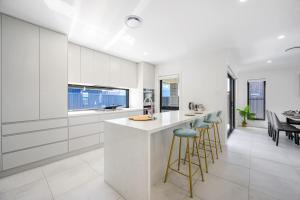 Modern 4BD Family Retreat Near Leppington
