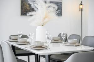 Modern 4BD Family Retreat Near Leppington