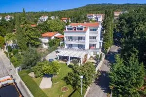 Apartments by the sea Selce, Crikvenica - 2356 - Selce