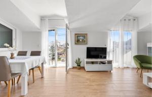 2 Bedroom Gorgeous Apartment In Vezac