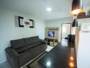 Apto com estacionamento, piscina e churrasqueira