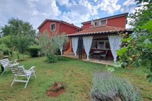 Apartments with parking space Fiorini, Novigrad - 6926 - 3hvězdičkové hotely ve městě Brtonigla