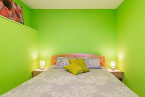 Apartments with parking space Trogir - 23979