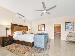 Hospitality Expert BTS 4 - Pool Beach & Bar