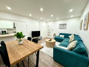 Baker Street Stylish Getaway 2BR