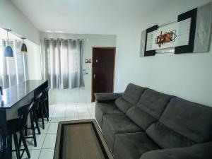 Apto com estacionamento, piscina e churrasqueira