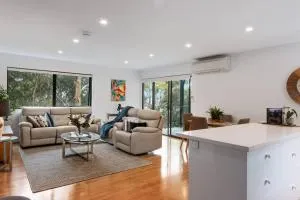 The Treetops Nest Apartment-self contained - Taroona