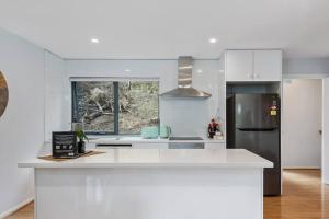 The Treetops Nest Apartment-self contained