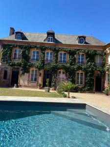 Maisons de vacances Maison de Vacances avec piscine en Normandie : photos des chambres