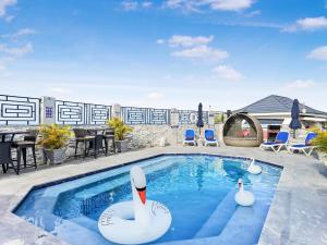 Hospitality Expert BTS 8 - Pool Beach & Bar