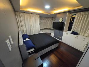 Central BGC - Spacious Modern 2 bedrooms 2 bathrooms with Balcony