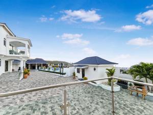 Hospitality Expert Bts 10BR Pool Beach