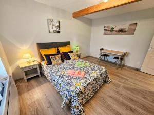 Maisons de vacances Gite charmant a Sazilly avec jardin privatif et WiFi - FR-1-381-608 : photos des chambres