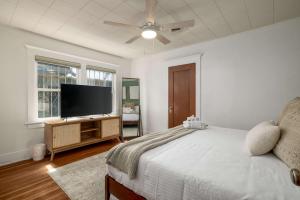 Falcon Chic Escape - Hot Tub - Modern - Proximity