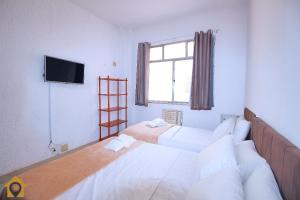 Studio na quadra da praia, estação de metro 5min andando, mercados e comércios próximos