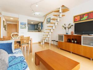 Apartamento de 3 habitaciones para 6 personas en Roses con Wi-Fi y Parking - ES-228-202