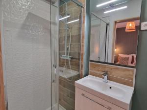 Studio moderne et calme avec parking à Châteauroux - FR-1-591-724