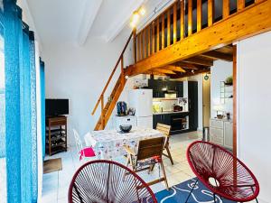 Maisons de vacances Maison a Fouras pour 4 personnes avec jardin clos - FR-1-709-92 : photos des chambres
