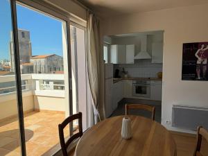 Royan : Appartement 47m², Balcon, Parking privé, Ascenseur - FR-1-738-48