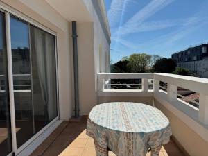 Appartements Royan : Appartement 47m², Balcon, Parking prive, Ascenseur - FR-1-738-48 : photos des chambres