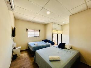 Conchitas, near Mall metrocentro, AC, SHW