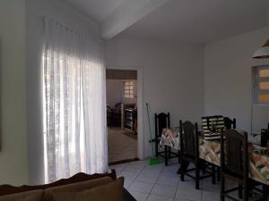 Linda Casa com Piscina e Praia no Litoral Sul de São Paulo - Condomínio com Controle de Acesso