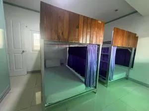 Layover Guesthouse at 28 Fokker- Near Airport - Pildira