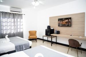 Pickwick Park View Hotel