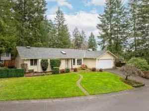 Large Family-Friendly Home on NW Side - Dogs OK - 奥林匹亚