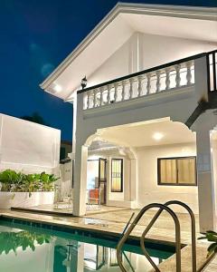 Stunning House with Pool and Best Amenities