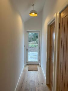 Stunning dog friendly Barn by Mothecombe Beach