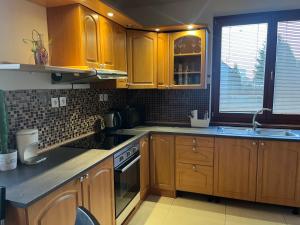 Dom pri kúpalisku Thermalpark na Malotejedskej