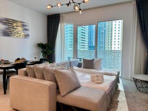 Relaxing 1BR in Dubai With Access to Pool, Gym & Parking