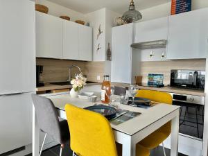 Appartements Face a la mer immense : photos des chambres