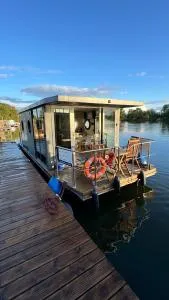 Houseboat Water Boy apartament pływający dom na wodzie łódź - Golędzinów