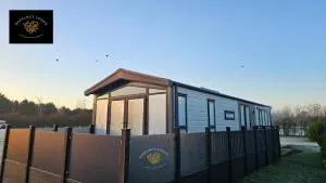 Hazelnut Lodge - Long Compton