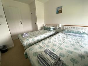 Cottage 2 Minutes from Noss Mayo with Tennis Court