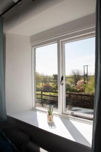 Cottage 2 Minutes from Noss Mayo with Tennis Court