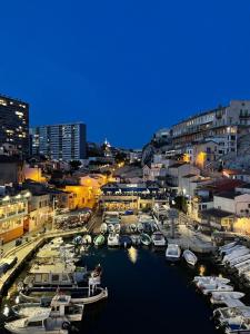 Appartement refait à neuf entre plage et vieux port